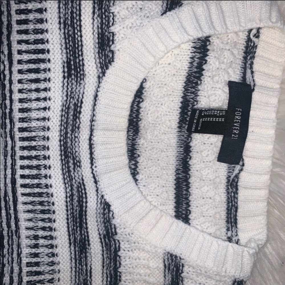 Forever 21 Comfy Sweater. Size M.
